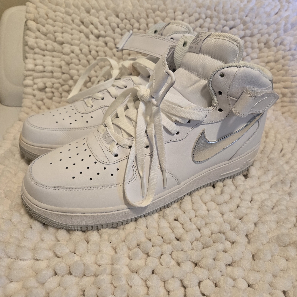 Size 12 - Nike Air Force 1 '07 Mid White Silver - Picture 2 of 11